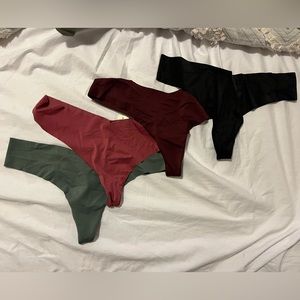 Aerie offline thongs - brand new